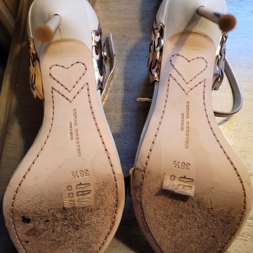 Sophisticated Winged Heels in Gold and White - Picture 11 of 13